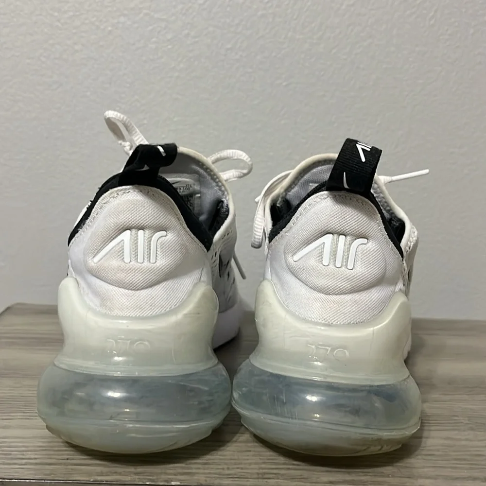 Nike Air Max 270 sneaker. Size 8.5. Good Pre-owned condition. - Picture 5 of 6